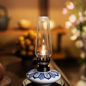 Blue-and-White Lotus Blossom Aromatherapy Lamp